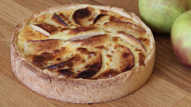 Tarte aux pommes normande