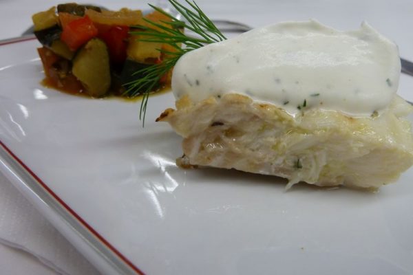 Pavé de cabillaud snacké, ratatouille minute, mousse d’aneth