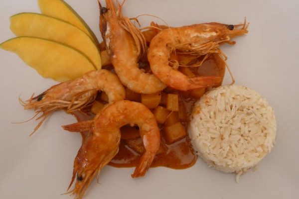 Crevettes au lait de coco, mangue et curry