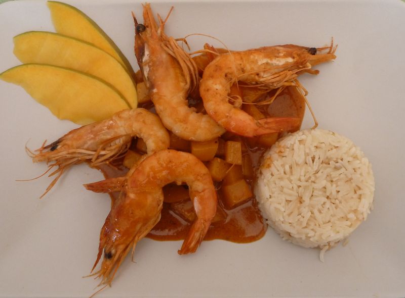 Crevettes au lait de coco, mangue et curry