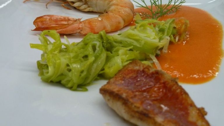 Crevettes et rougets coulis de poivron