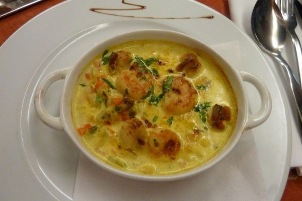 Gratin de saint Jacques et crevettes au safran