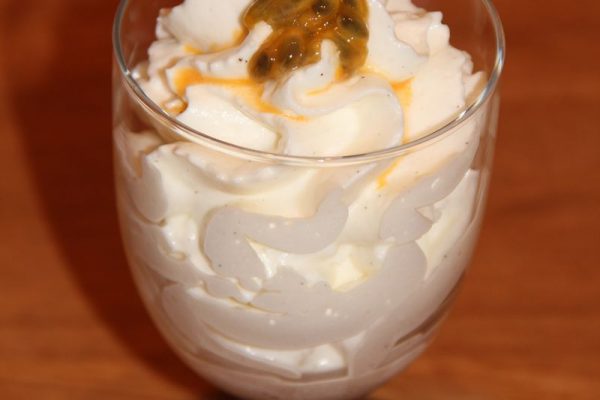 Mousse légère au chocolat blanc et aux fruits de la passion