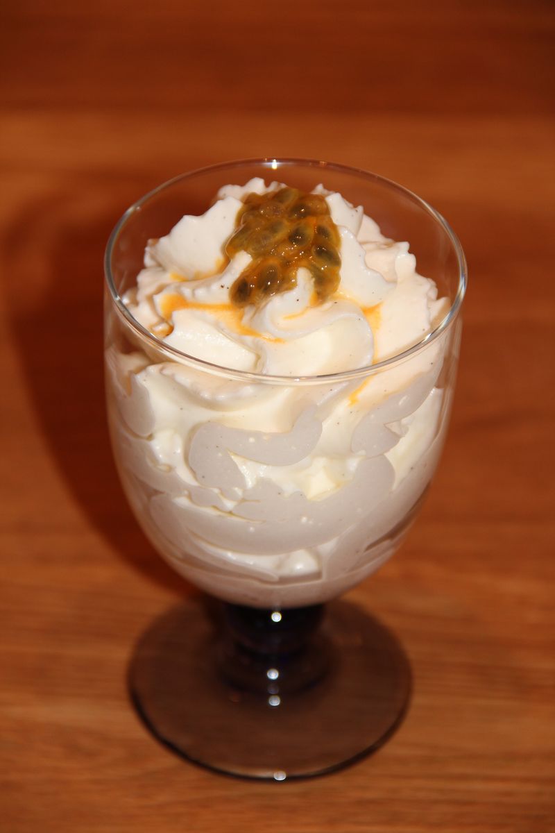 Mousse légère au chocolat blanc et aux fruits de la passion