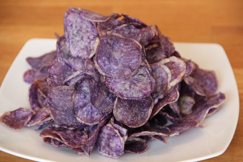 Chips de pommes de terre bleues