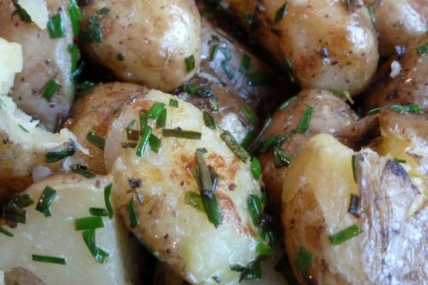Pommes de terre primeurs aux herbes fraiches