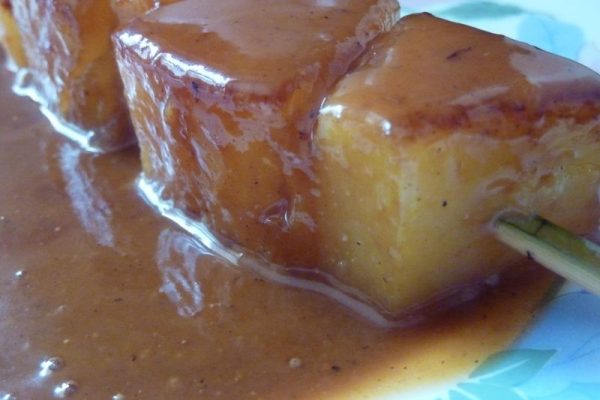 Brochette d’ananas, caramel au beurre salé