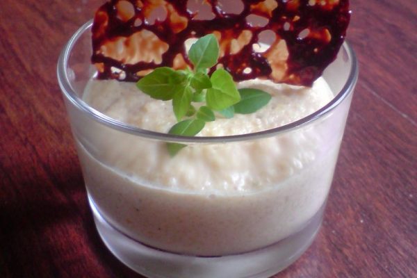 Crème tendre à la mangue et sa tuile au carambar