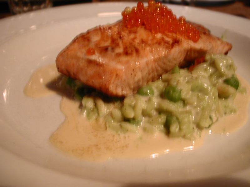 Pavé de saumon grillé, risotto aux petits pois