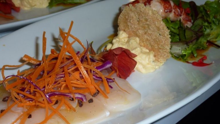 Saint Jacques et queue de homard