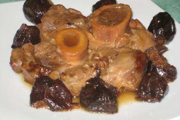 Jarret de veau aux pruneaux