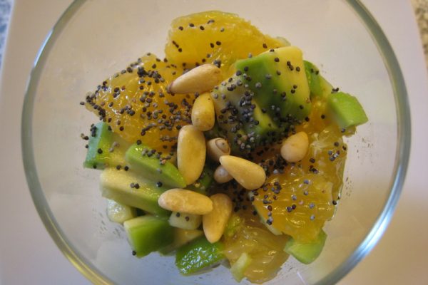 Tartare d’avocat-clémentine, sauce épicée