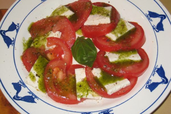 Tomme blanche et tomate au Pesto