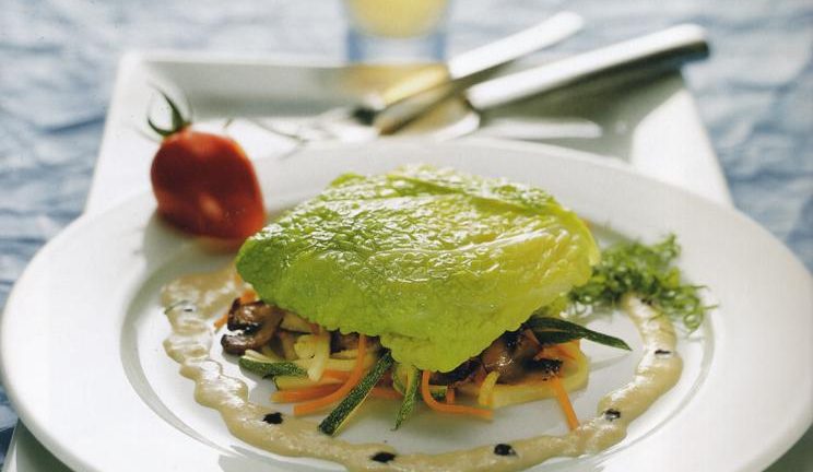 Paupiette de flétan et julienne de légumes sauce crevette