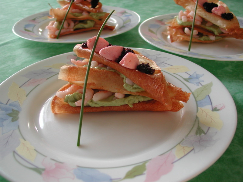 Mille-feuilles d’avocat aux crevettes