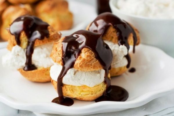 Les profiteroles au chocolat