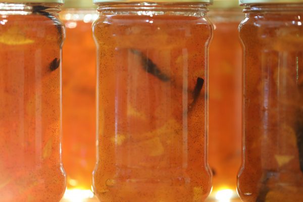 Confiture de mangue, vanille de Madagascar et rhum Damoiseau 15 ans d’âge