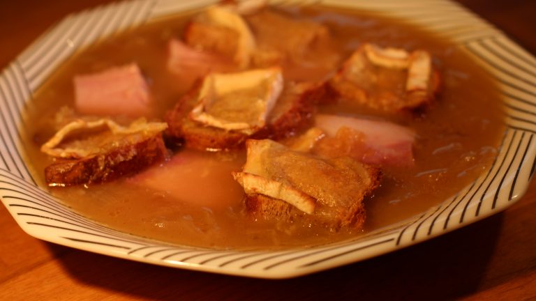 gratinée à l'oignon et au Neufchatel