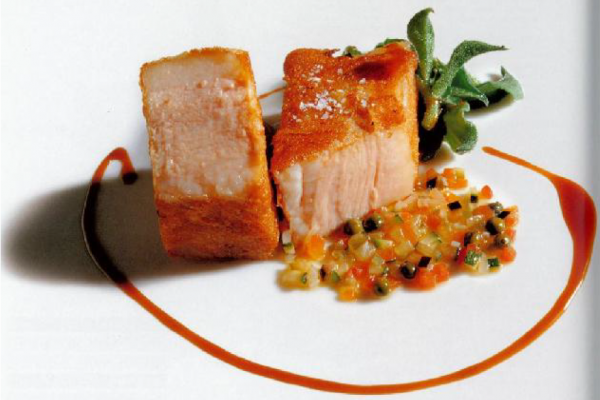 Gorge de porc basse « température » panée et ratatouille au poivre vert