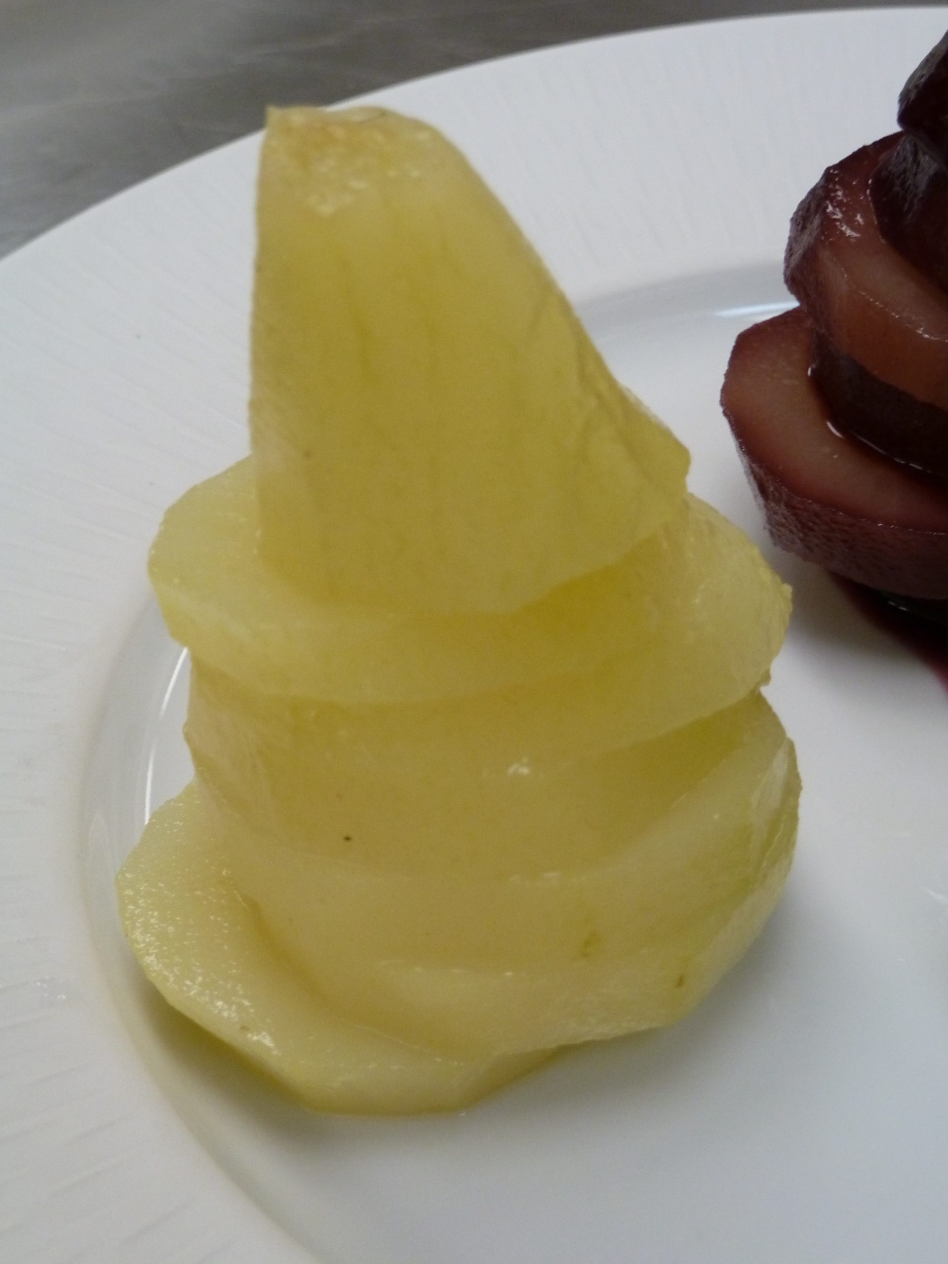 Poire cuite sous vide à basse température