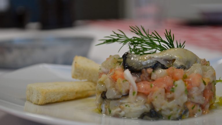 Tartare de bar aux huîtres