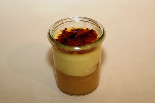 Crème brûlée Génépi sur compotée de poires