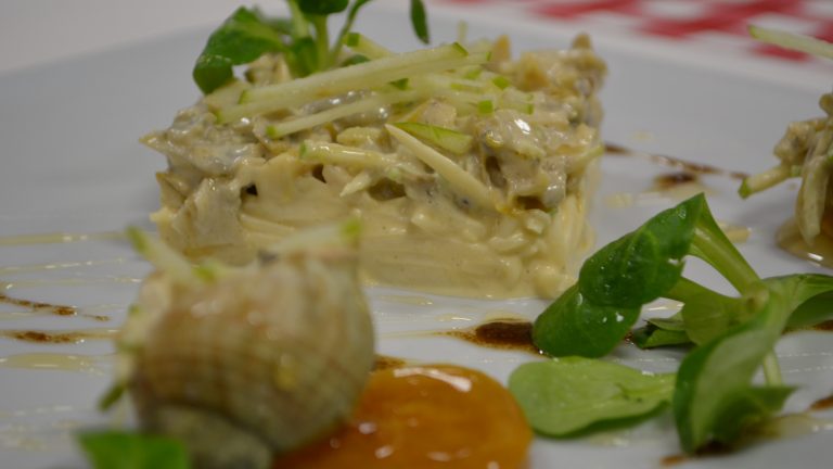 Rémoulade d’aïoli de bulots aux pommes, confit de citron.