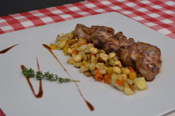 Rognon de veau poêlé, racines à l’huile de noisettes