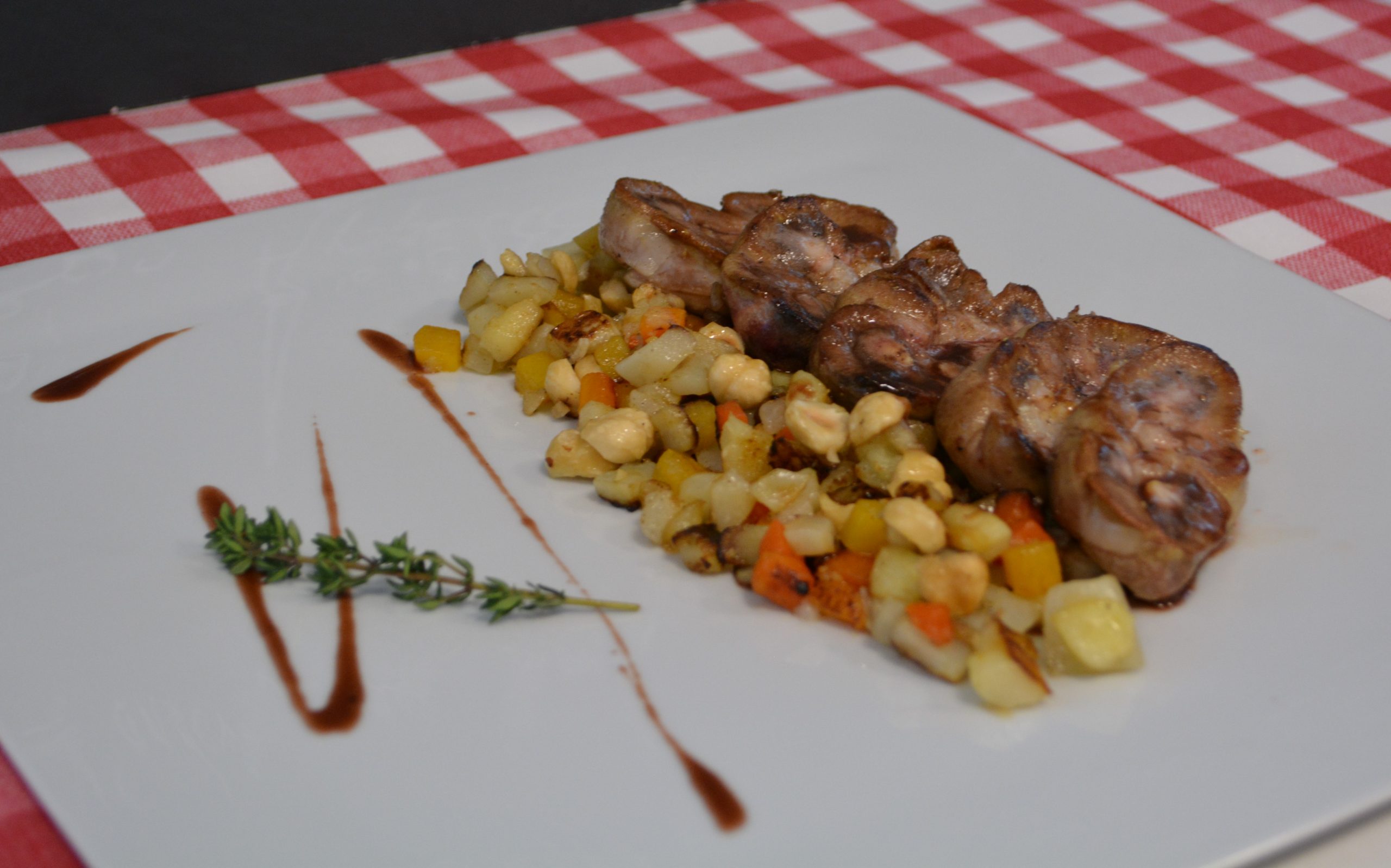 Rognon de veau poêlé, racines à l’huile de noisettes