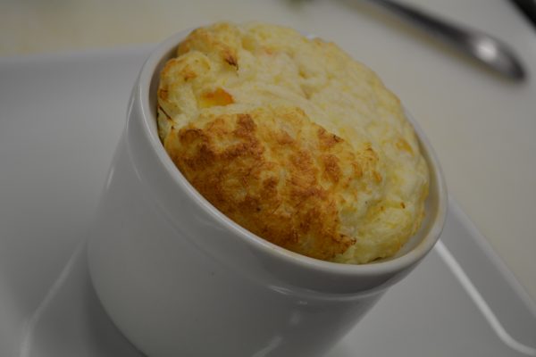 Soufflé de haddock, crème de girolles