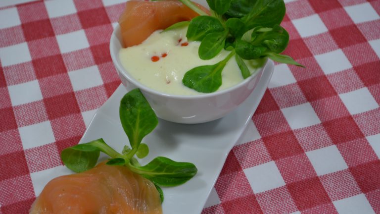 Panna cotta de fenouil, tarama de saumon fumé, crudité et chips