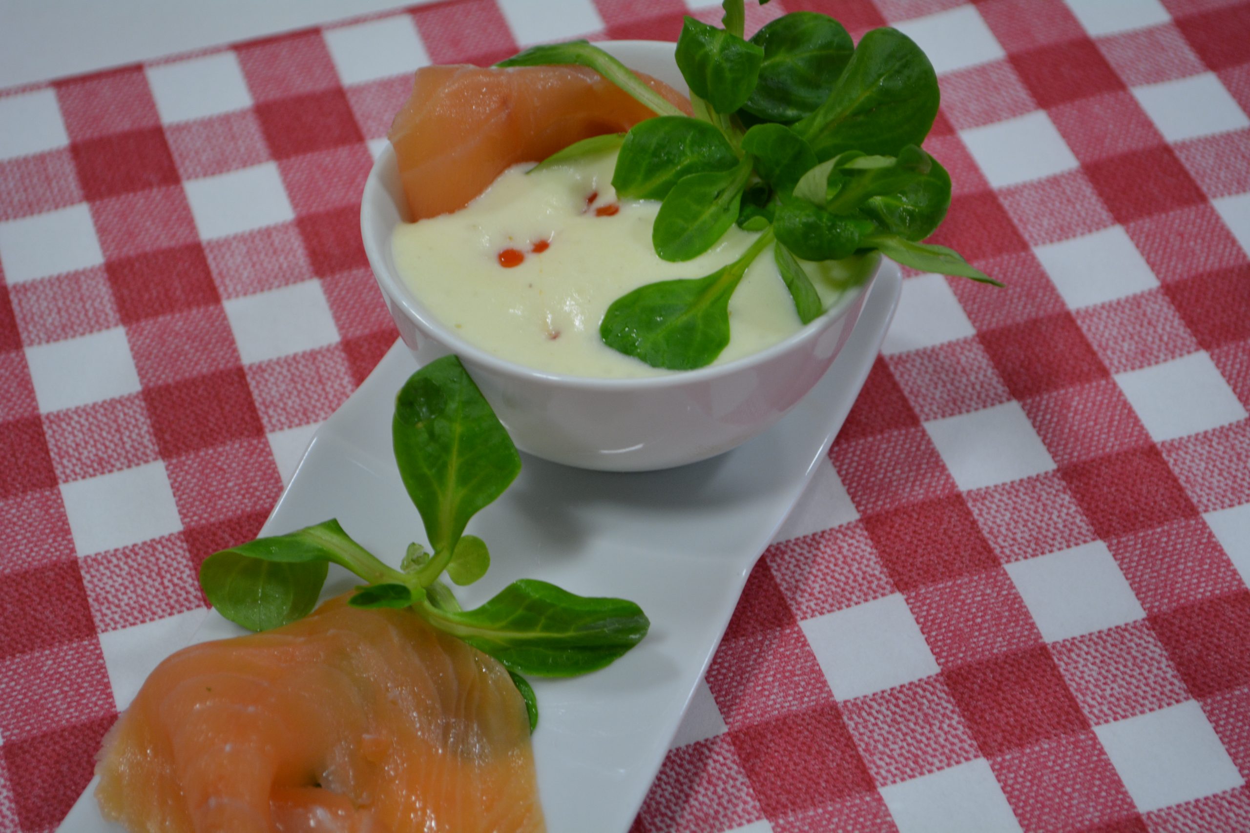 Panna cotta de fenouil, tarama de saumon fumé, crudité et chips