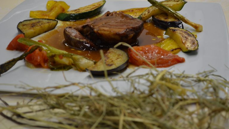 Tournedos de souris d’agneau au foin
