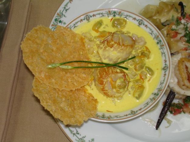 Risotto de Saint-Jacques, émulsion de jus de coques safranées