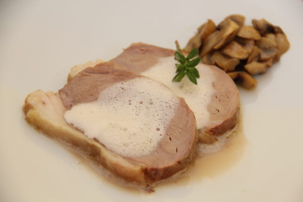Paleron de veau confit 12 heures, écume de champignons