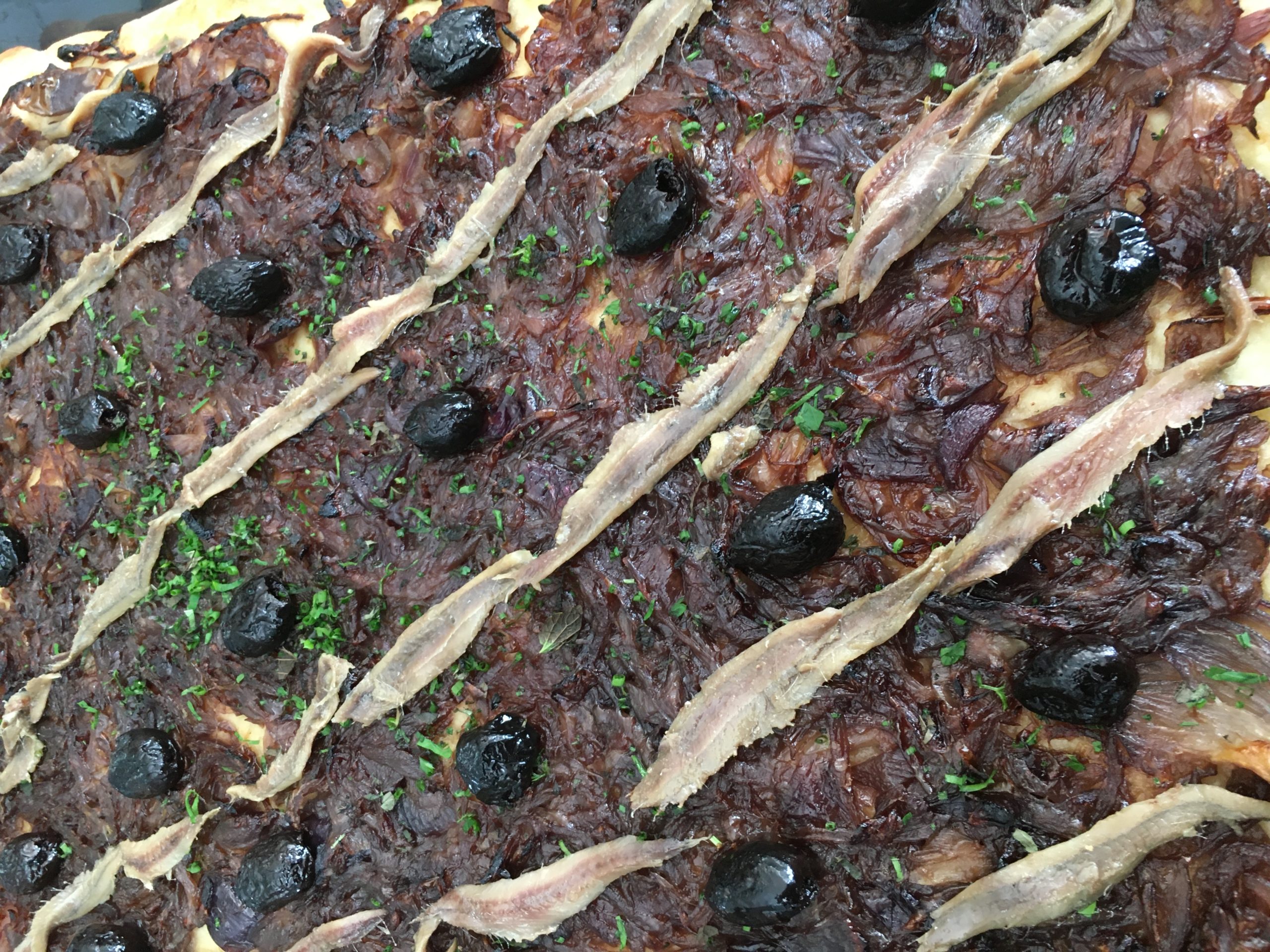 Pissaladière aux oignons rouges